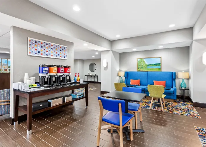 Hampton Inn Dekalb - Near The University