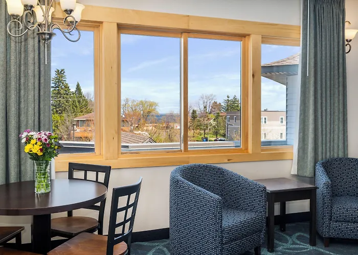Park Point Marina Inn