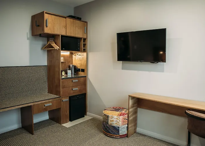 King And Queen Hotel Suites
