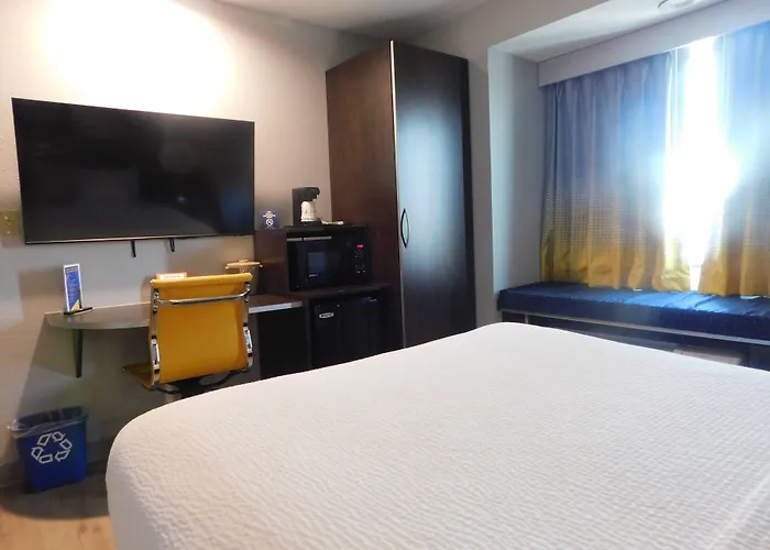 Microtel Inn & Suites By Wyndham Wheeling At The Highlands