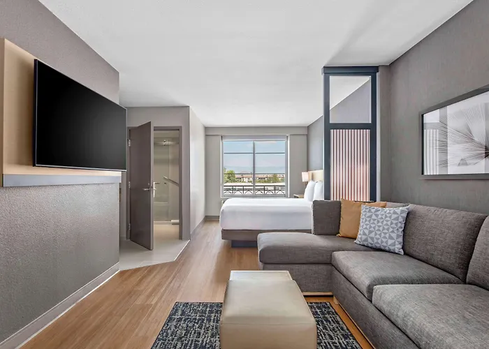 Hyatt Place Riverside Downtown