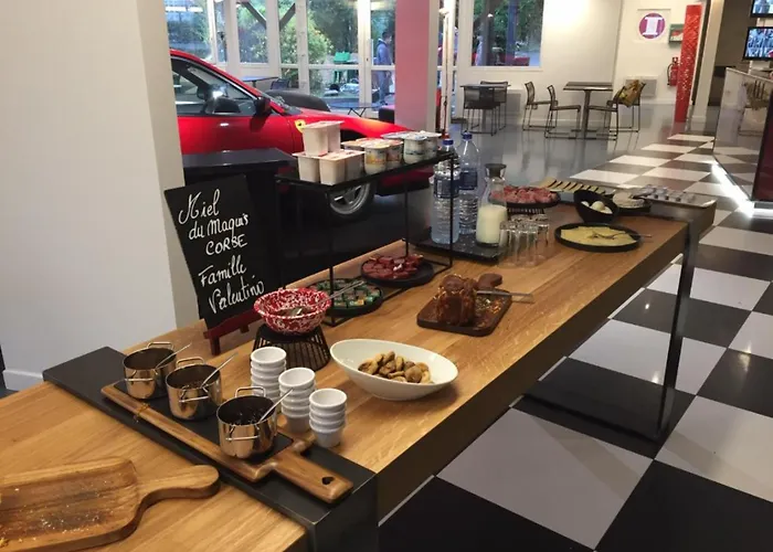 Kyriad Direct Trappes