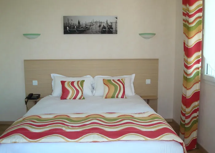 Brit Hotel Confort Azur Cholet Nord