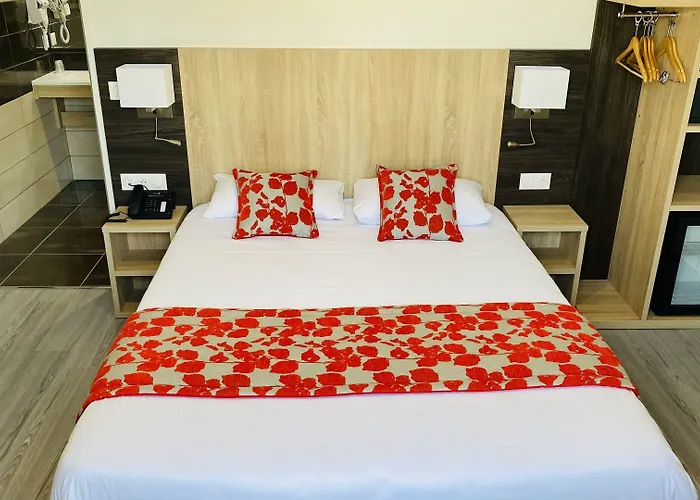Hotel Martinez Grenay