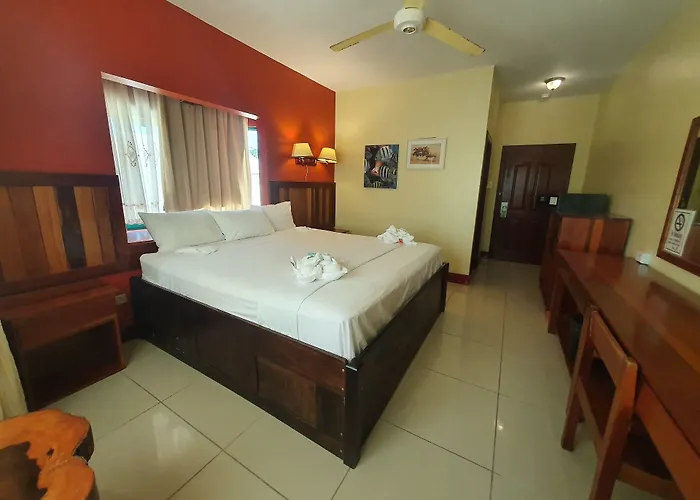 Caye Caulker Plaza Hotel