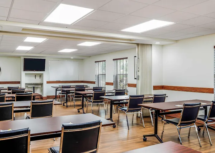Days Inn & Suites By Wyndham Sherwood Park Edmonton