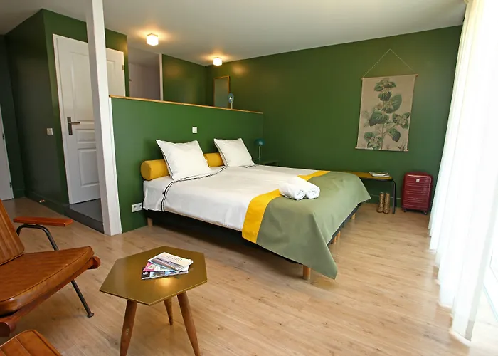 Hotel Lodge La Petite Couronne