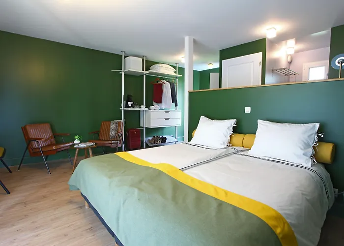 Hotel Lodge La Petite Couronne
