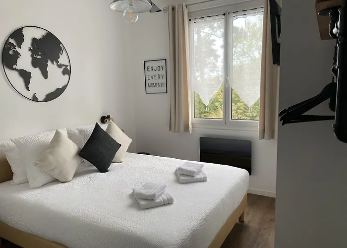 Logis Hotel Emeraude Des Bois