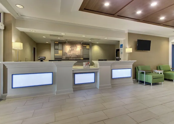 Holiday Inn Express & Suites Columbus - Ft Benning Maingate By Ihg