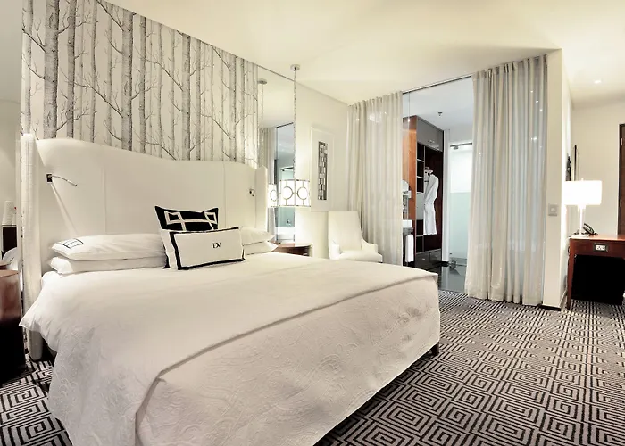 DAVINCI Hotel on Nelson Mandela Square