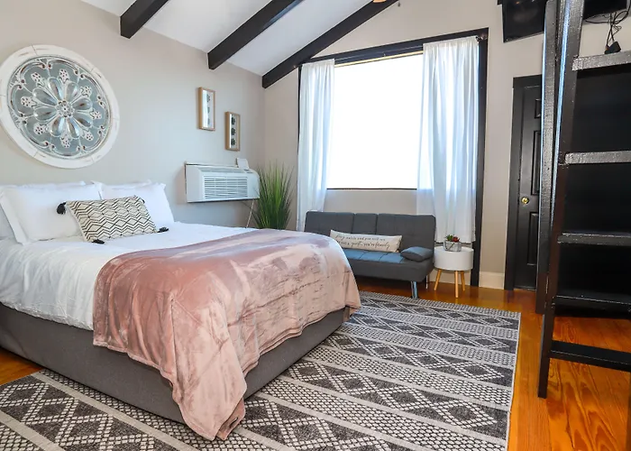 Gunstock Inn & Suites