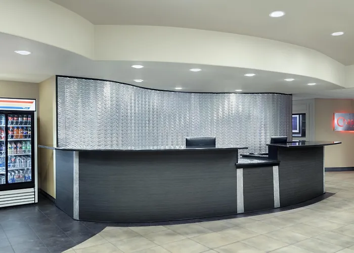 Best Western Premier Crown Chase Inn & Suites