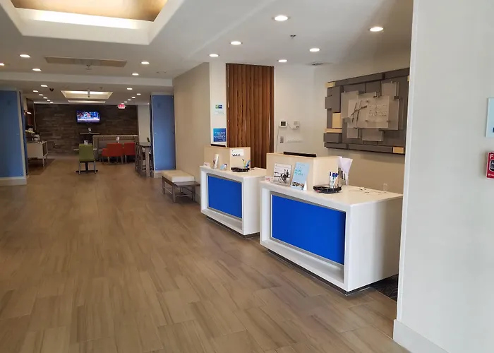 Holiday Inn Express & Suites Dinuba West By Ihg