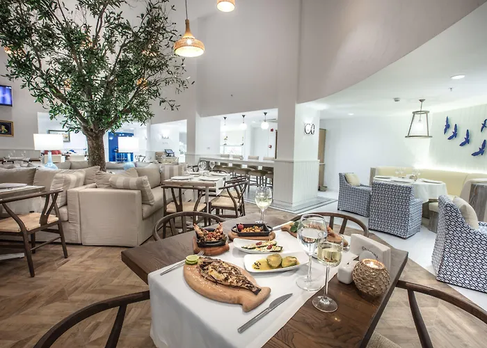 Charisma De Luxe Hotel