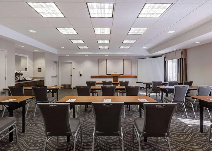 Hampton Inn & Suites Tulare