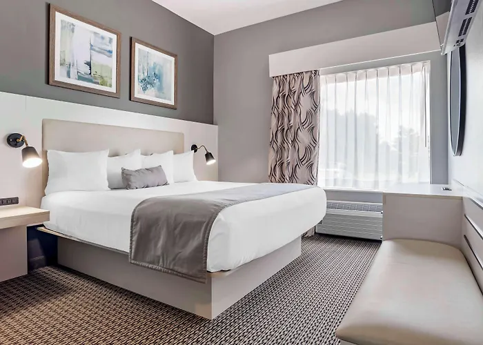 Best Western Plus Two Rivers Hotel & Suites