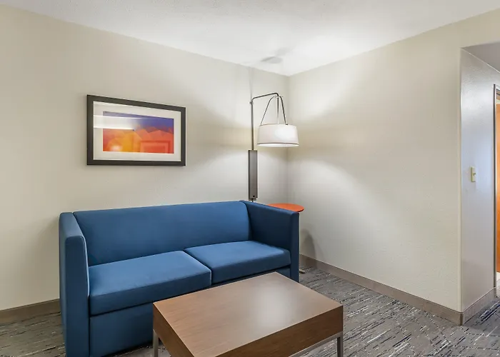 Holiday Inn Express And Suites - Petersburg - Fort Lee By Ihg