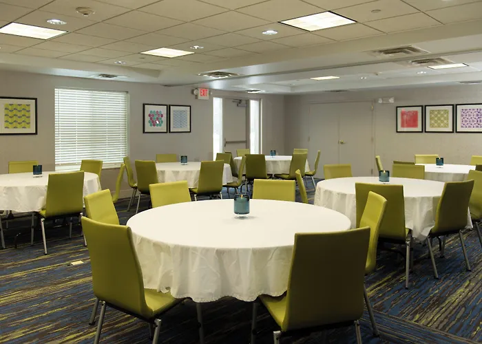 Holiday Inn Express & Suites Wausau By Ihg