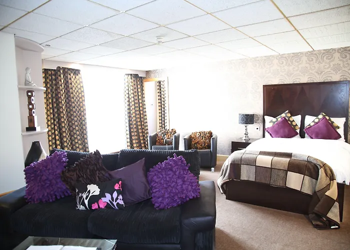 Inn On The Prom At The Fernlea Hotel