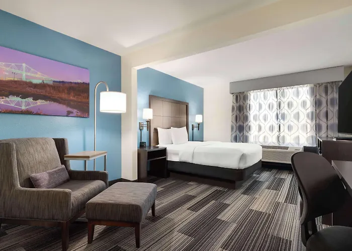 La Quinta Inn & Suites By Wyndham Springfield Airport Rte 66