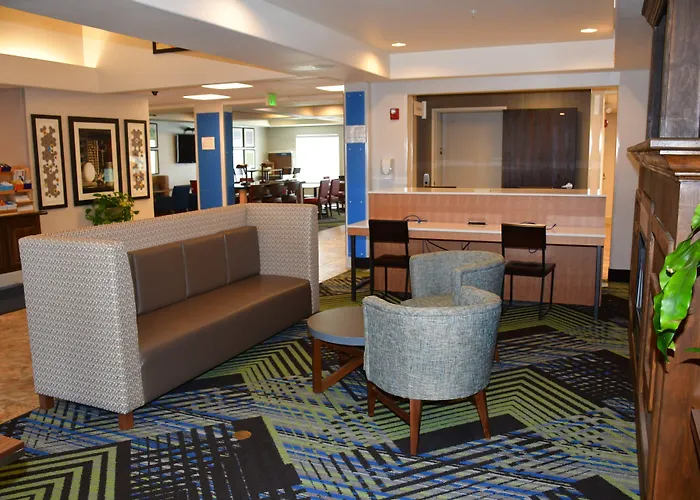 Holiday Inn Express & Suites Evanston By Ihg