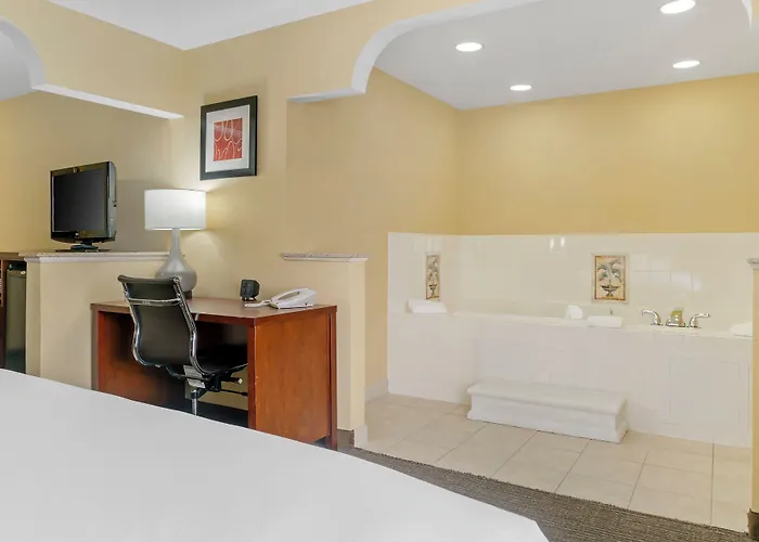Comfort Suites Findlay I-75 Near Sports Complex