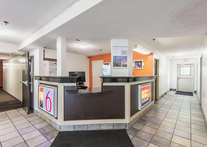 Motel 6-Lawrence, Ks