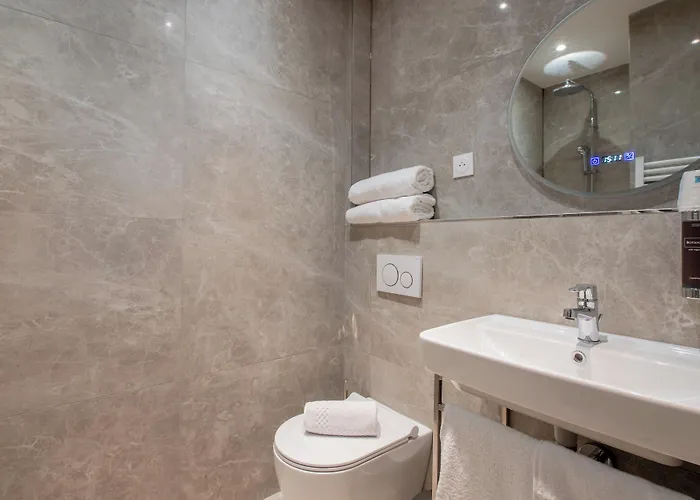 Grand Hotel Senia - Paris Orly Airport