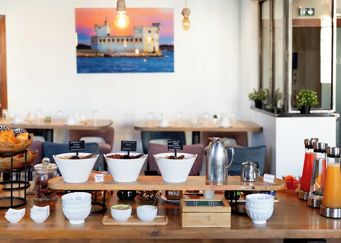 Grand Hotel De La Gare Toulon - Boutique Hotel