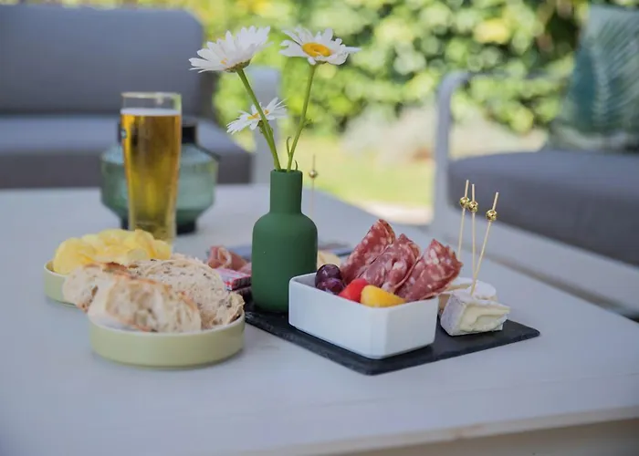 Brit Hotel Confort Nimes Ouest - A9 Sortie 25