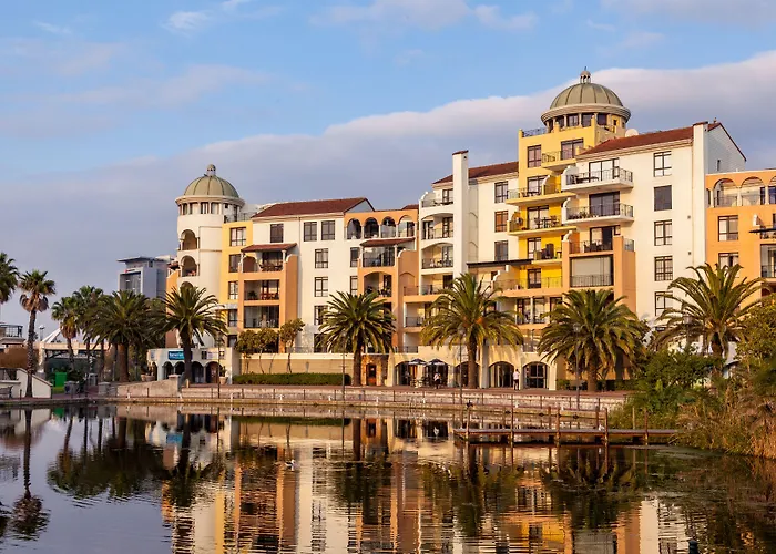 Island Club Hotel & Apartments