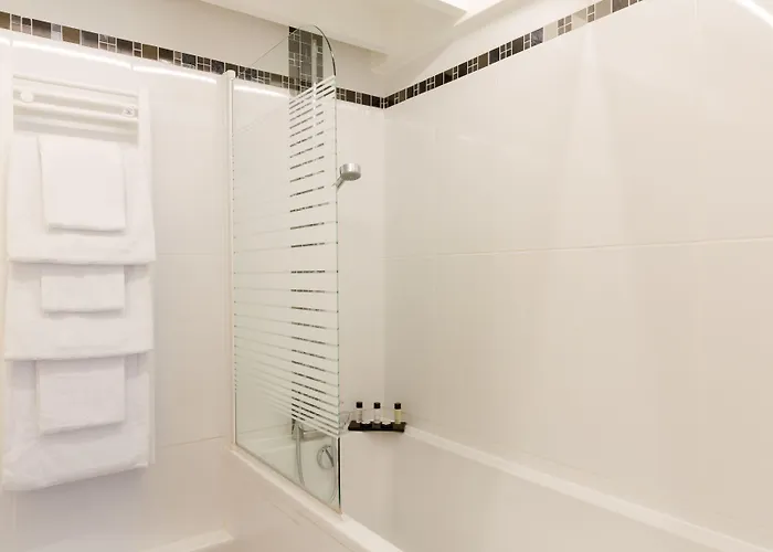 Hotel Le Cardinal Rueil Centre