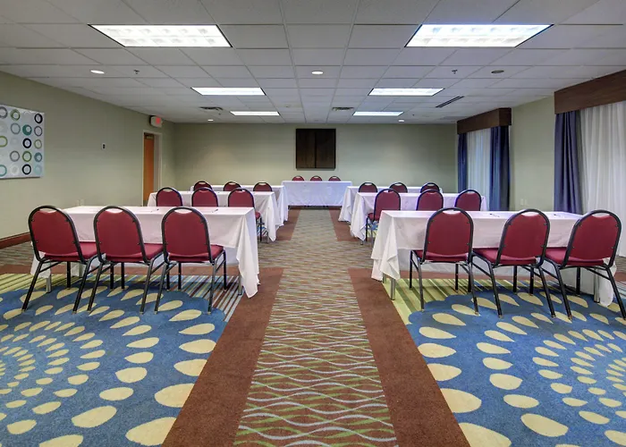 Holiday Inn Express Hotel & Suites Emporia By Ihg