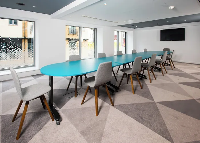 Holiday Inn Express Swindon City Centre By Ihg
