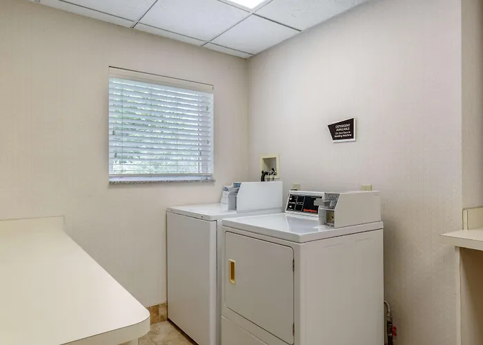 Best Western Plus New England Inn & Suites