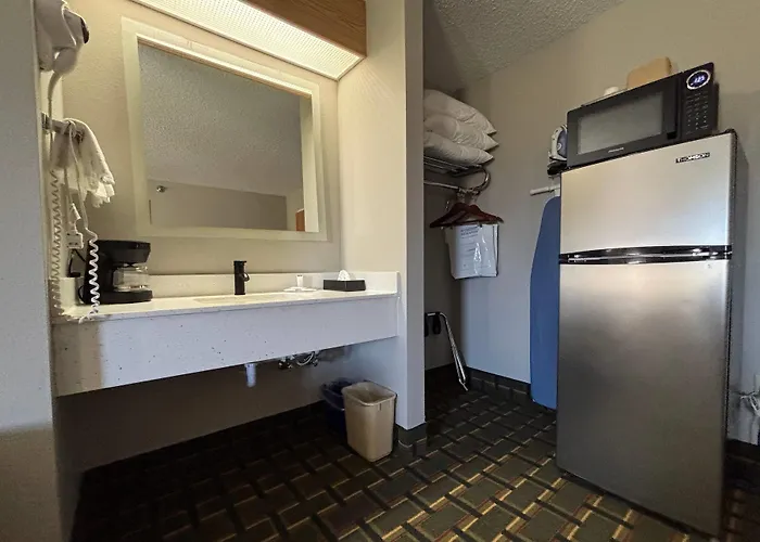 Super 8 By Wyndham Mt. Carmel Il