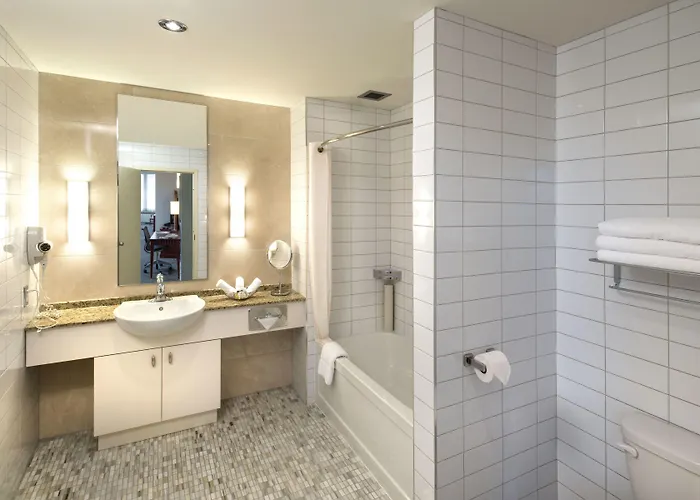 Le Square Phillips Hotel & Suites
