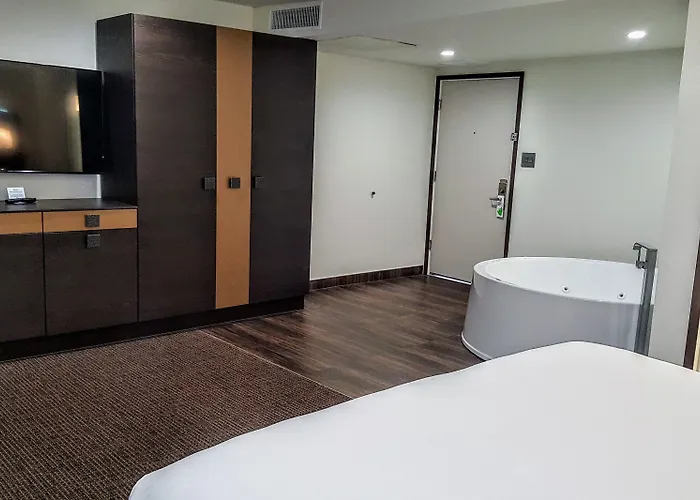 Hotel Xilo Glendale