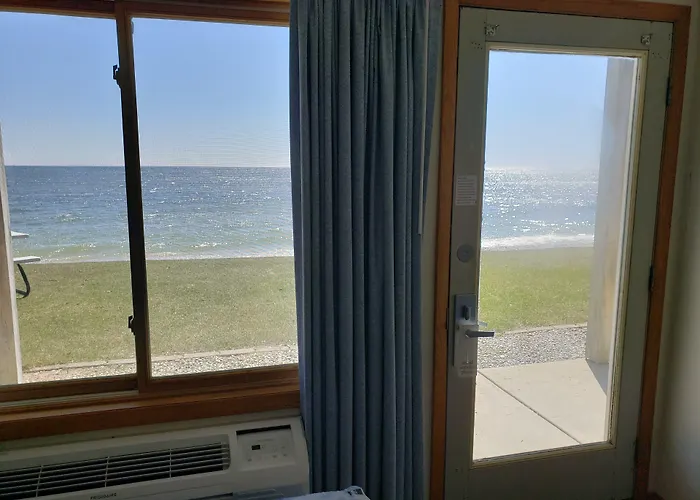 Algoma Beach Motel