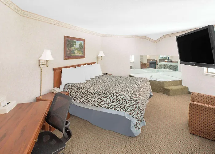 Days Inn & Suites By Wyndham Brinkley