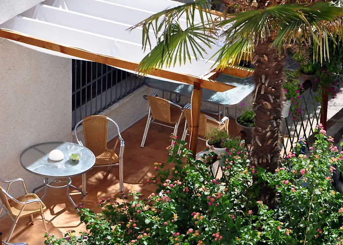 Hotel Oasis Con Parking Incluido