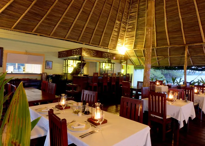 Punta Caracol Acqua Lodge
