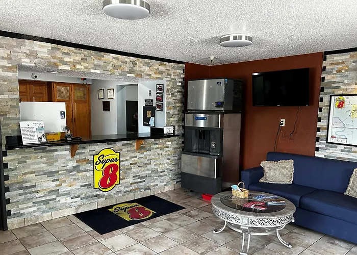 Super 8 By Wyndham Boone Motel
