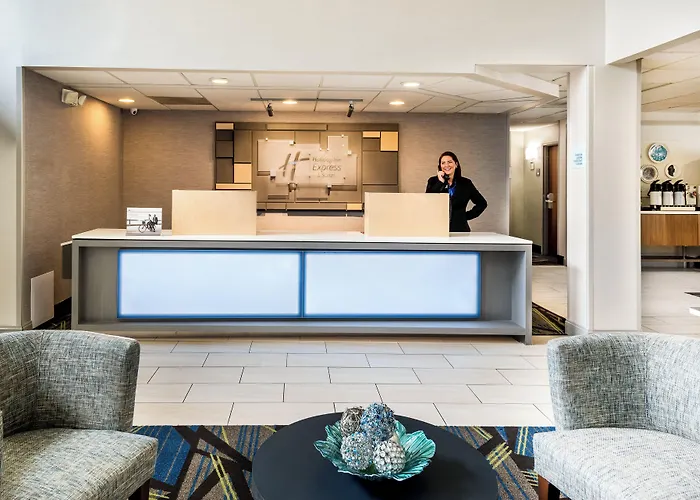 Holiday Inn Express & Suites Charlotte Arpt-Belmont By Ihg