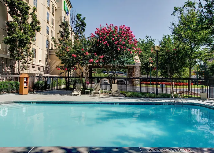 Holiday Inn Express Hotel & Suites Atlanta Buckhead By Ihg