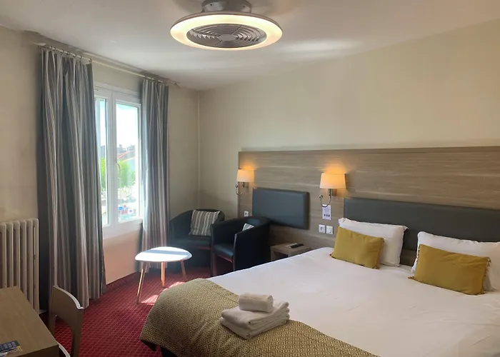 Brit Hotel Bleu Nuit