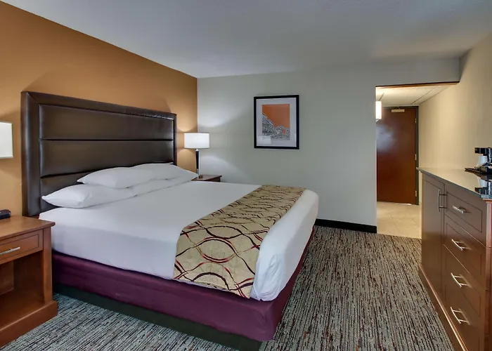 Drury Inn & Suites Evansville East