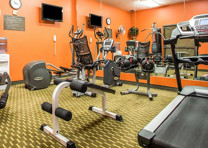 Comfort Inn & Suites Kansas City - Northeast