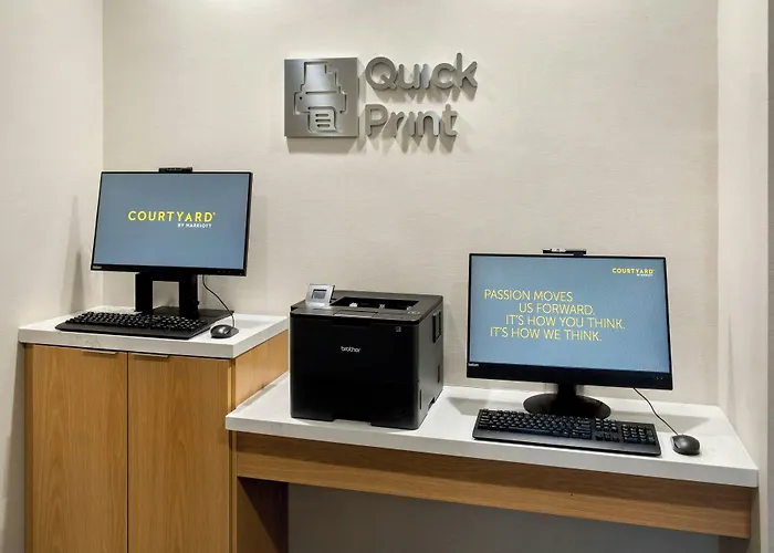 Courtyard By Marriott New Haven Orange